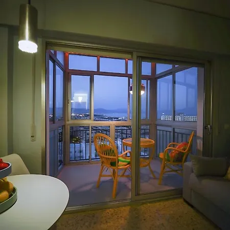 Vintage Seaview Apartment *