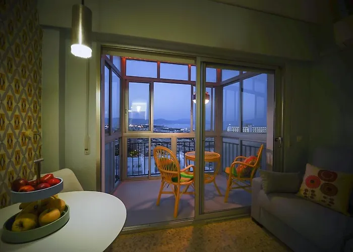 Vintage Seaview Apartment *